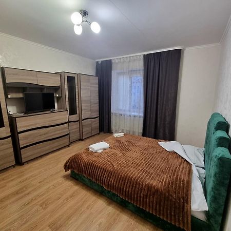 Port City Apartment Lutsʼk Eksteriør billede